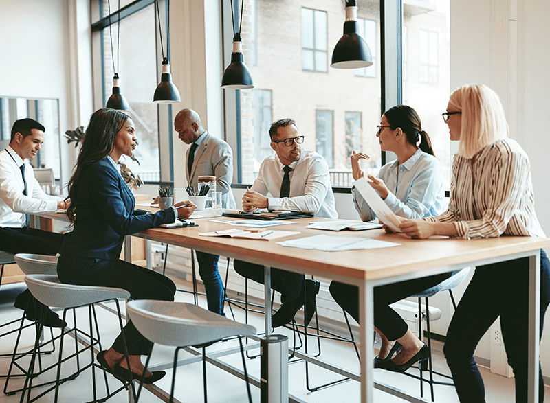 execs-at-table